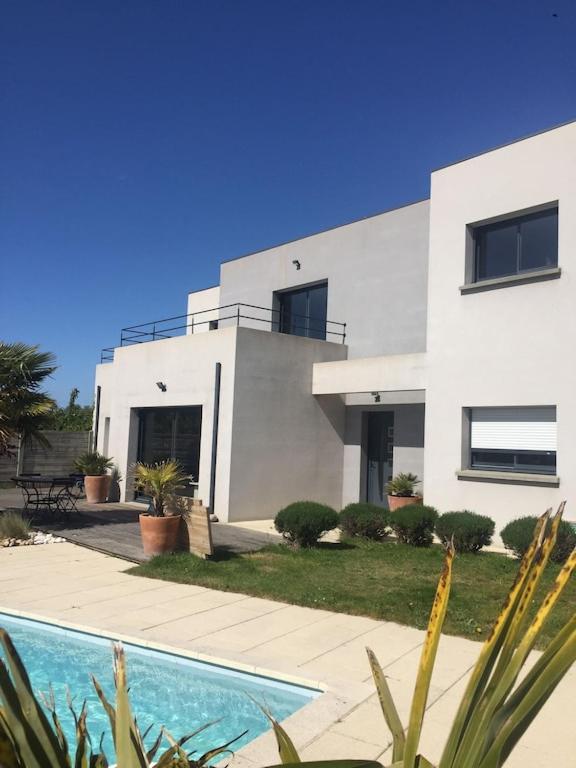 Maison Moderne Avec Piscine Chauffee Dans La Baie Du Mont St Michel 200M2 Yquelon Zewnętrze zdjęcie